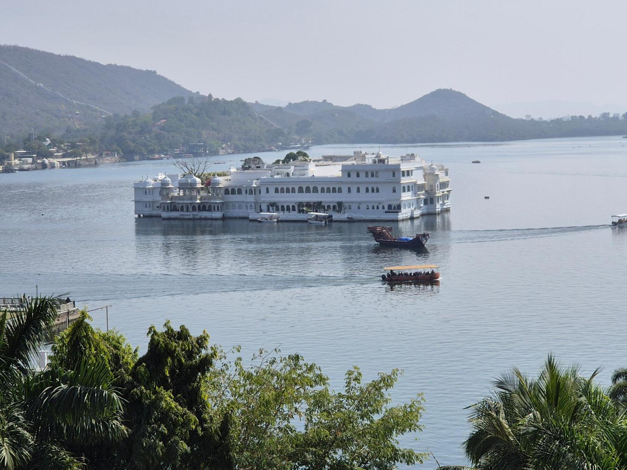 Hotel Lake Star Udaipur Eksteriør billede