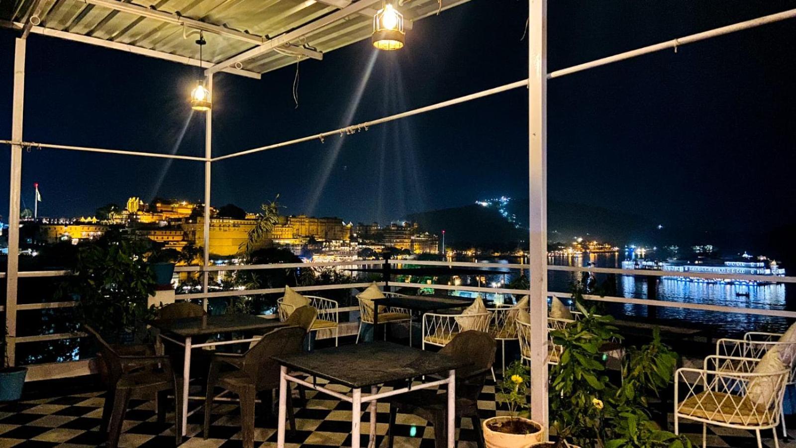 Hotel Lake Star Udaipur Eksteriør billede