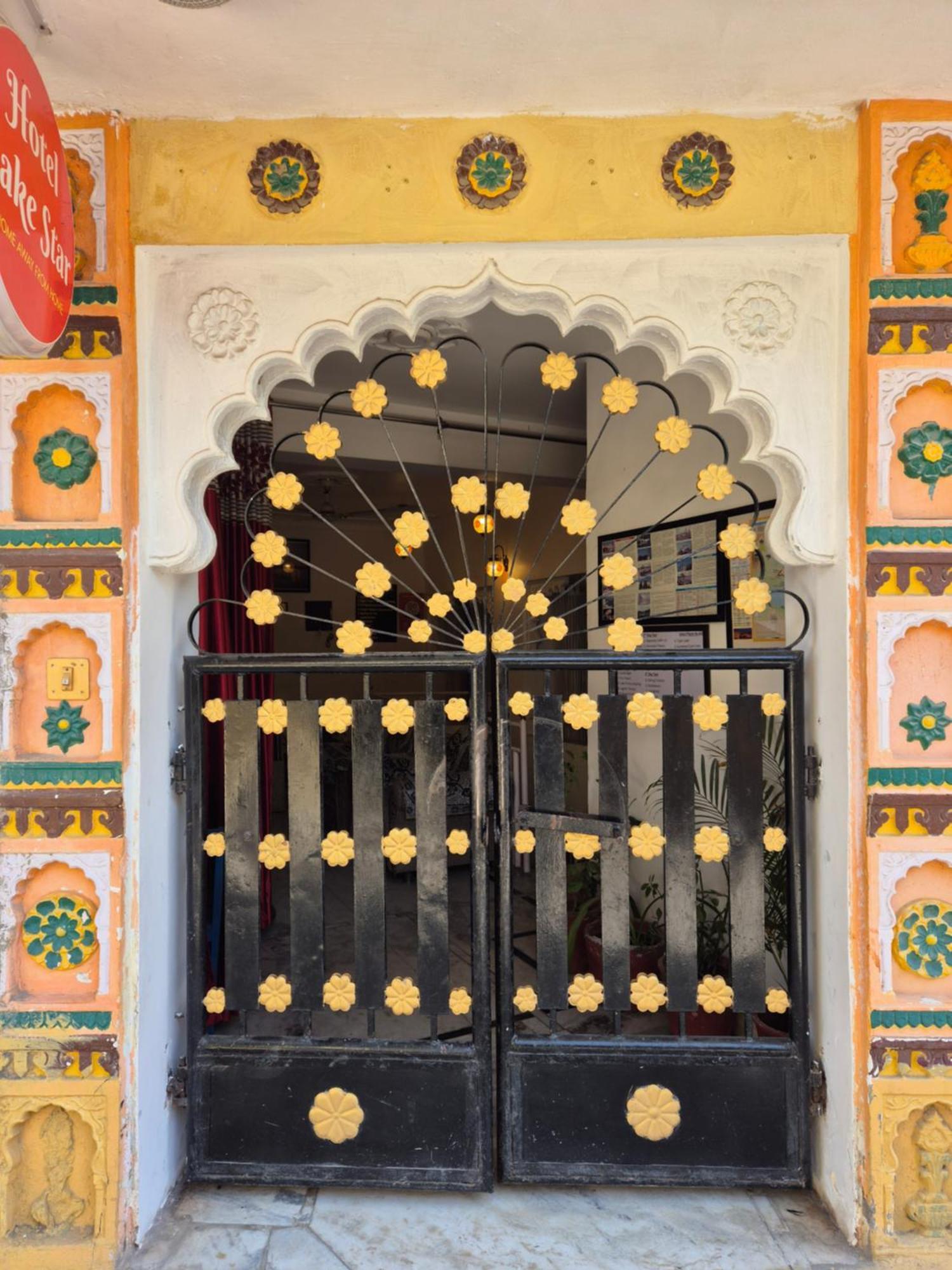 Hotel Lake Star Udaipur Eksteriør billede