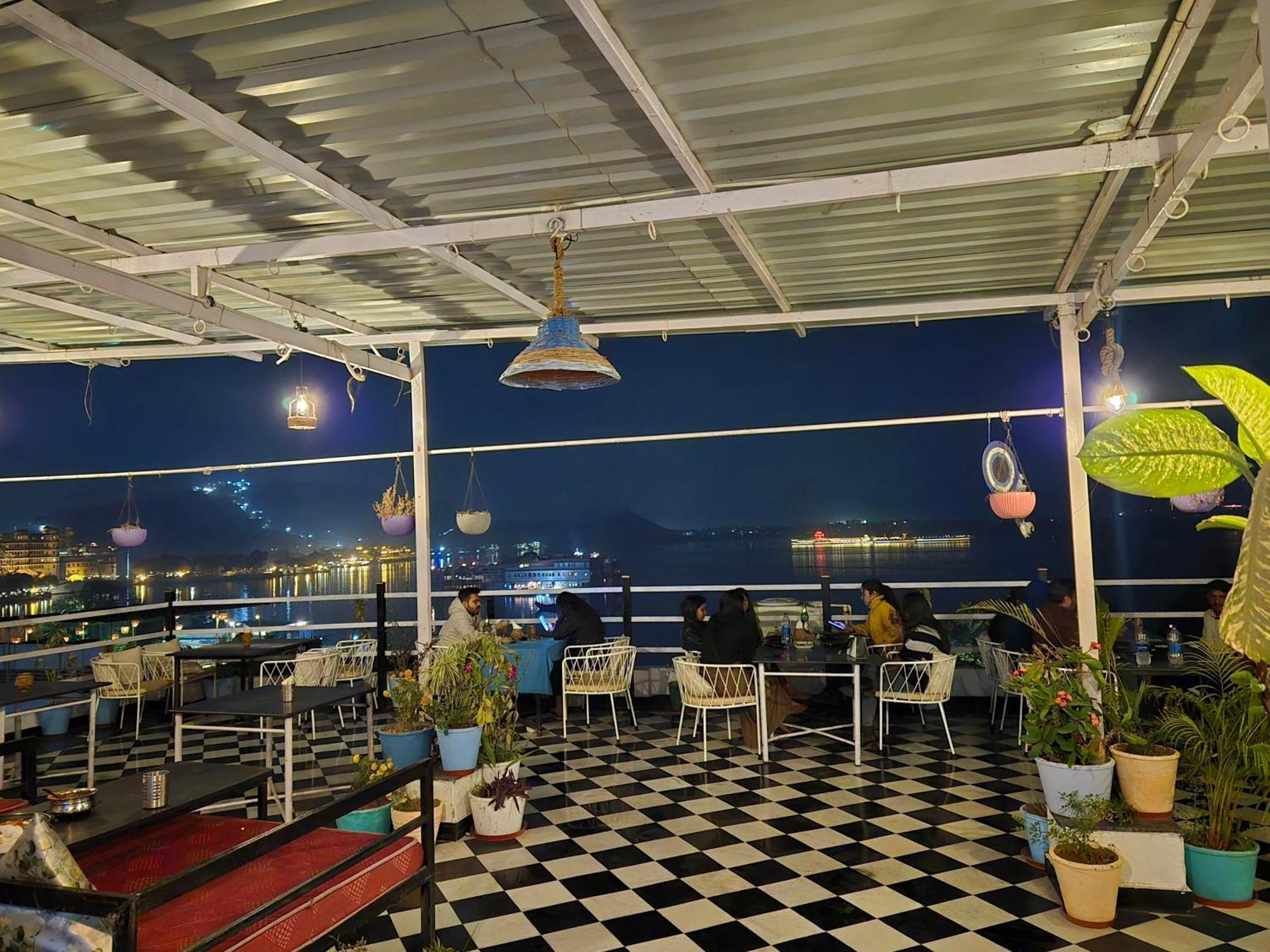 Hotel Lake Star Udaipur Eksteriør billede