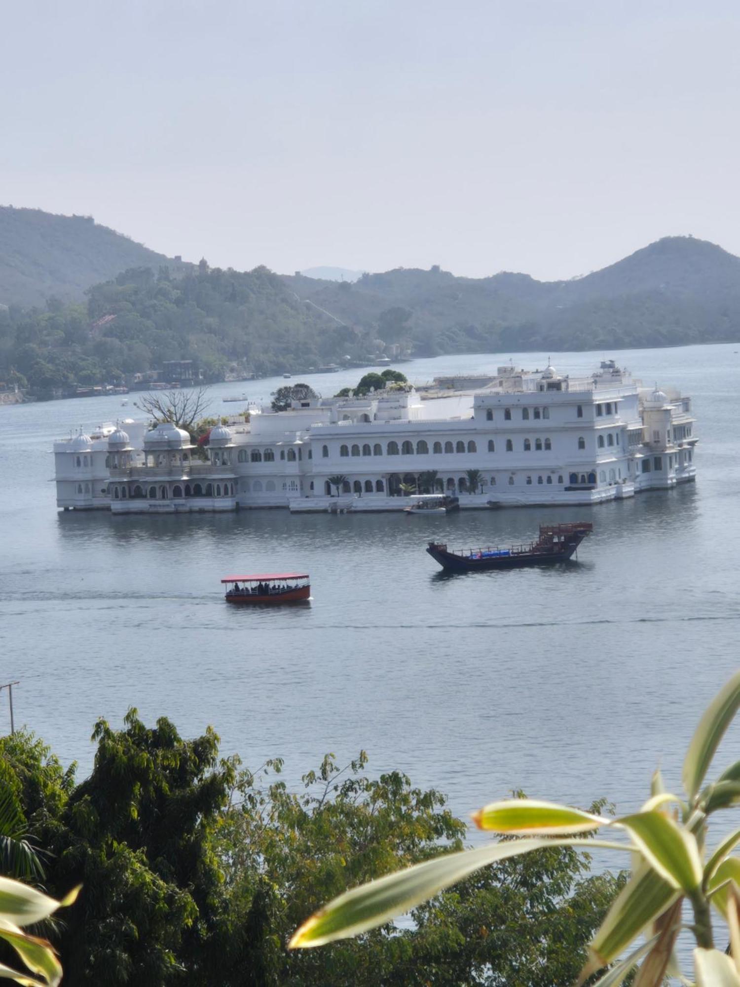 Hotel Lake Star Udaipur Eksteriør billede
