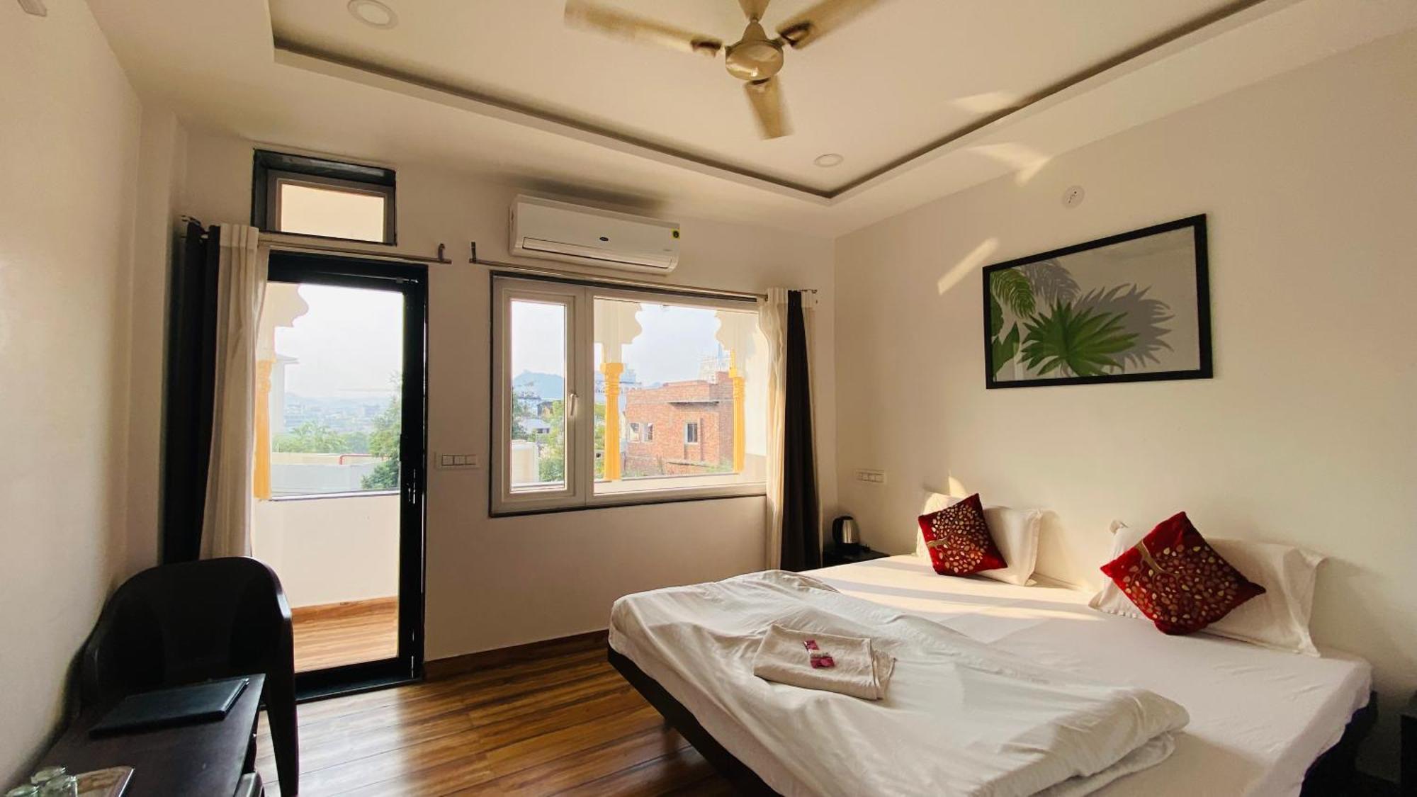 Hotel Lake Star Udaipur Eksteriør billede