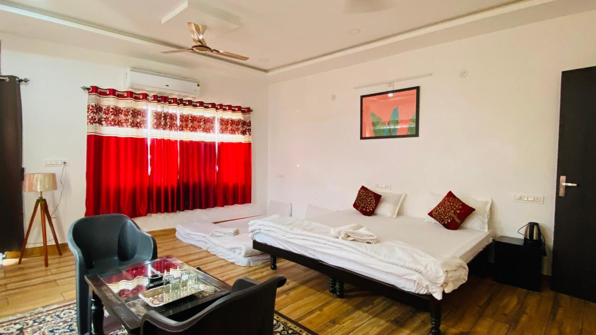 Hotel Lake Star Udaipur Eksteriør billede