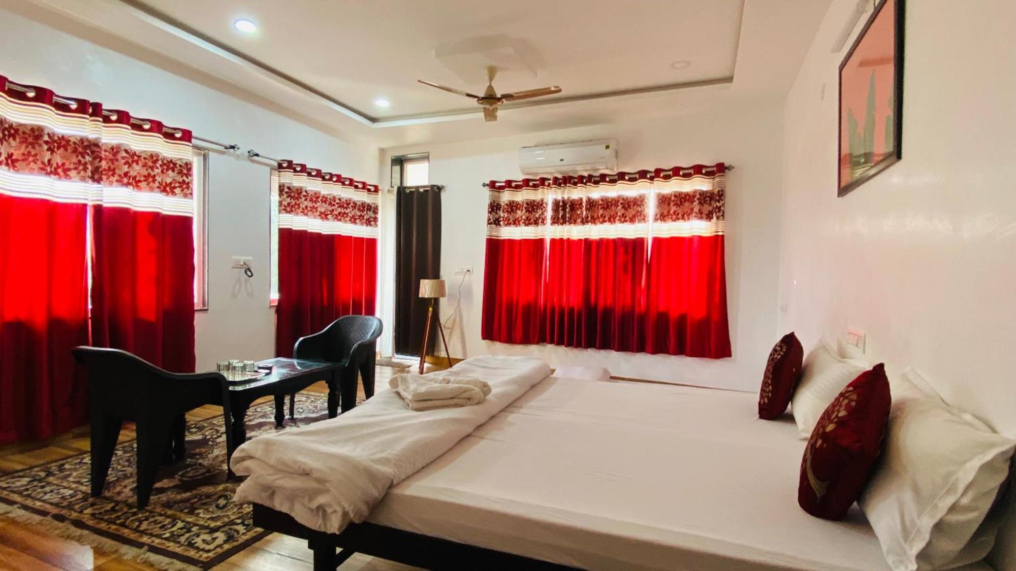 Hotel Lake Star Udaipur Eksteriør billede